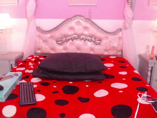 TaniaPierce live cam on BongaCams