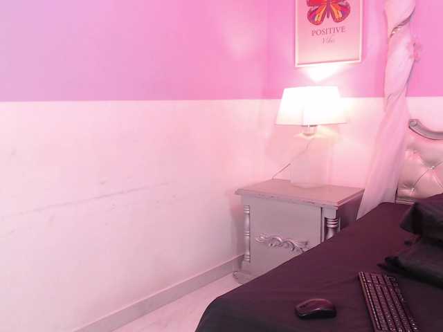 TaniaPierce live cam on BongaCams