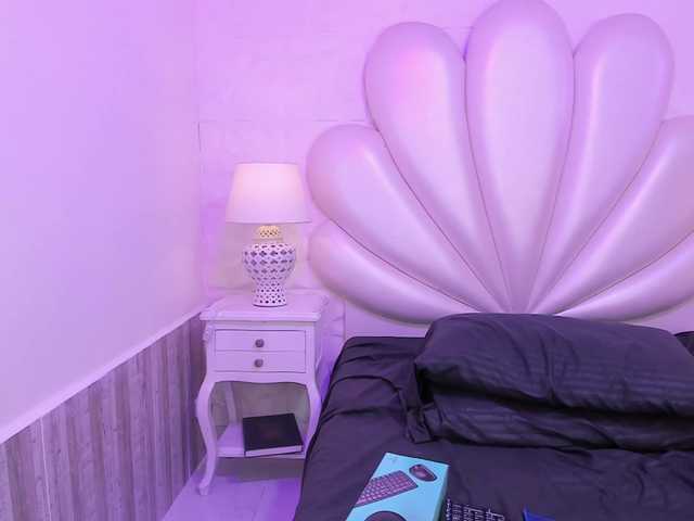 TaniaPierce live cam on BongaCams