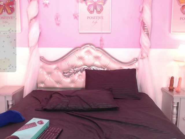 TaniaPierce live cam on BongaCams