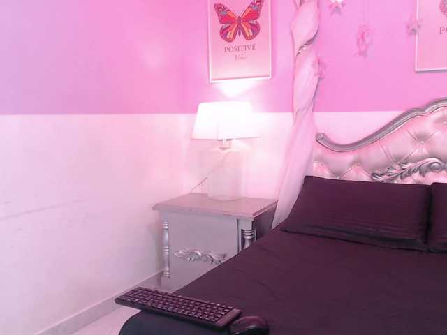 TaniaPierce live cam on BongaCams