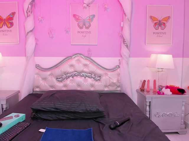 TaniaPierce live cam on BongaCams