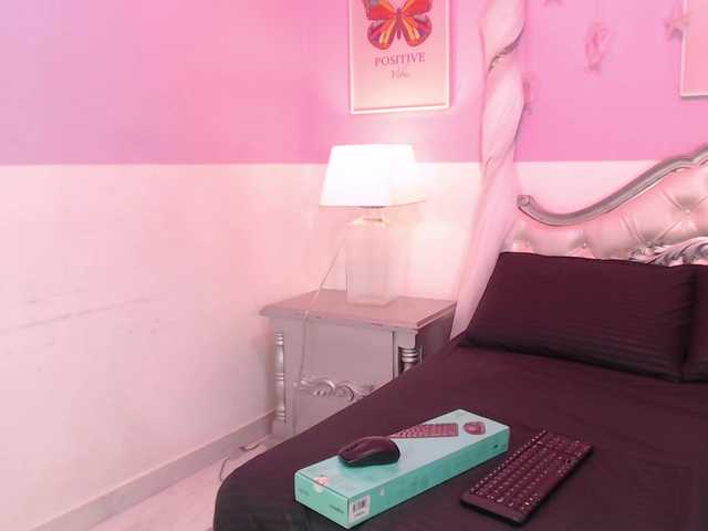 TaniaPierce live cam on BongaCams