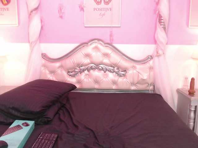TaniaPierce live cam on BongaCams