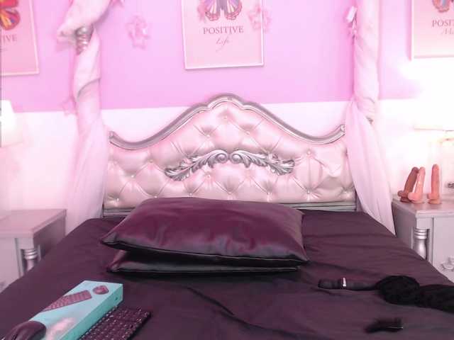 TaniaPierce live webcam show