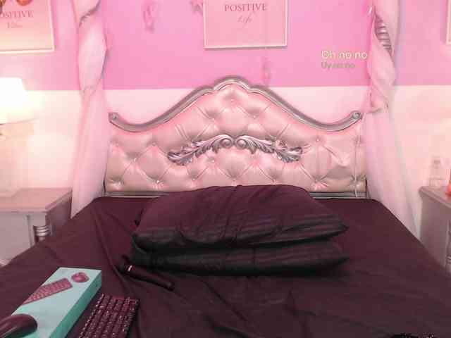TaniaPierce webcam