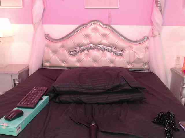 TaniaPierce webcam