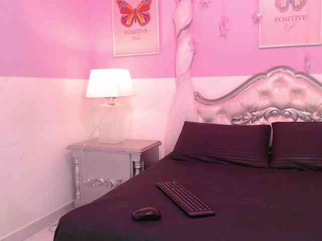 TaniaPierce webcam