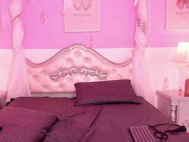 TaniaPierce webcam