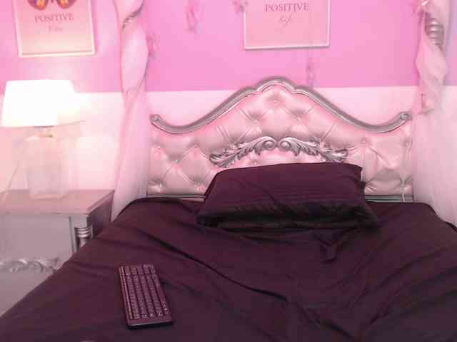 TaniaPierce webcam