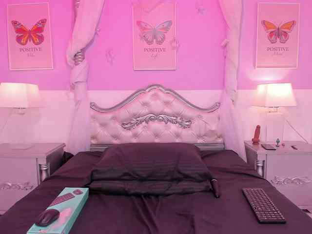 TaniaPierce webcam