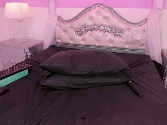 TaniaPierce webcam