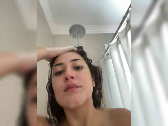 This model is live right now. VanessaReed