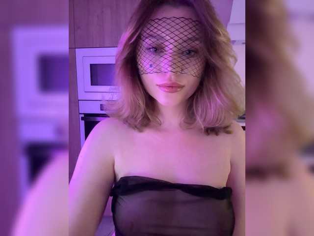 mianoir live cam