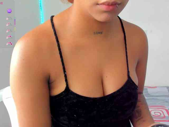 katiaGray2 webcam