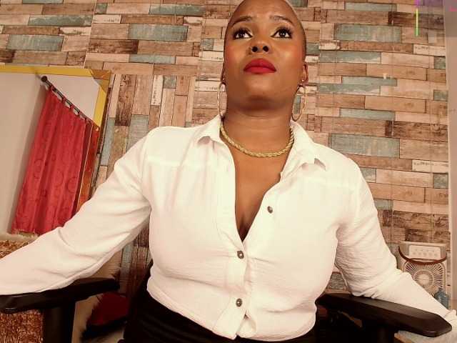 DashaSouza live cam on BongaCams