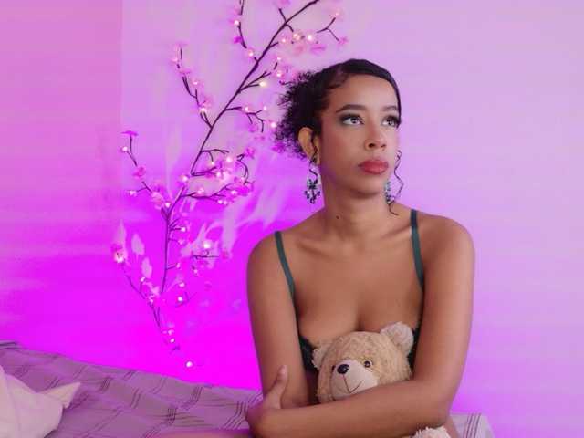 Kimmiie live cam on BongaCams