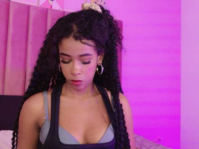 Kimmiie live cam on BongaCams