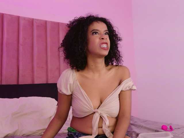 Kimmiie live cam on BongaCams