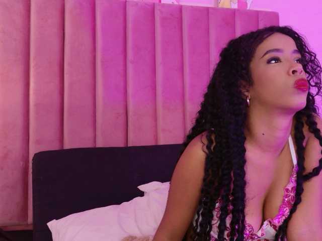 Kimmiie live cam on BongaCams