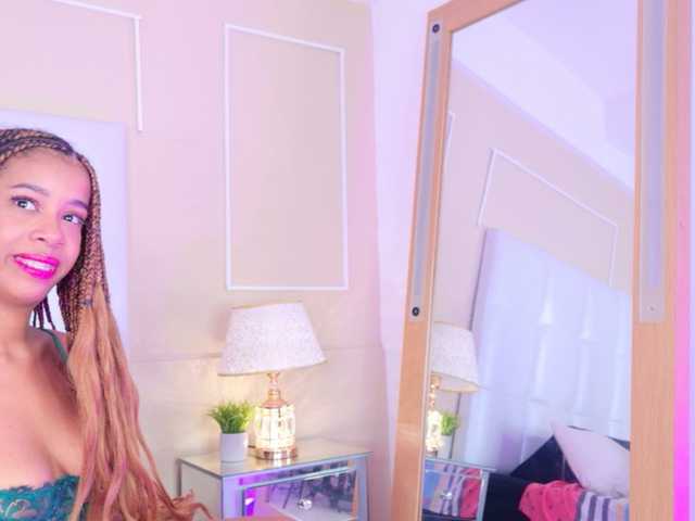 Kimmiie live cam on BongaCams