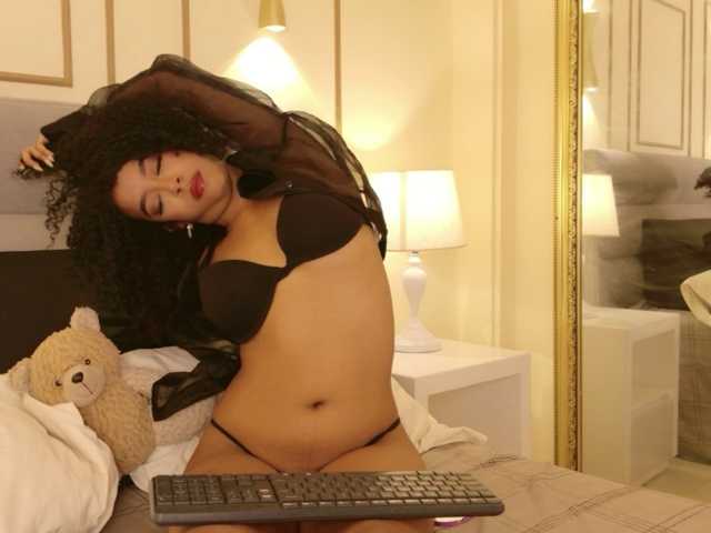 Kimmiie live cam on BongaCams