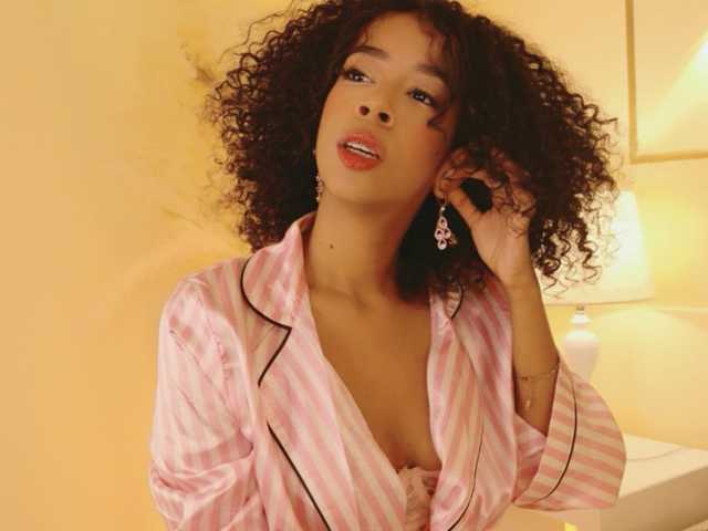 Kimmiie live cam on BongaCams