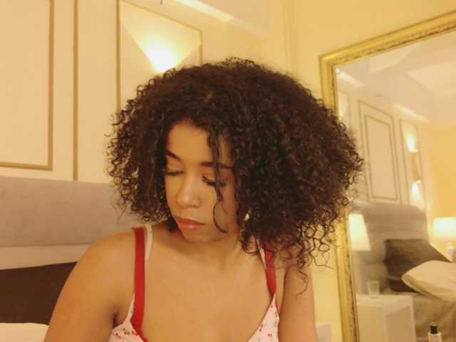 Kimmiie, live now on BongaCams
