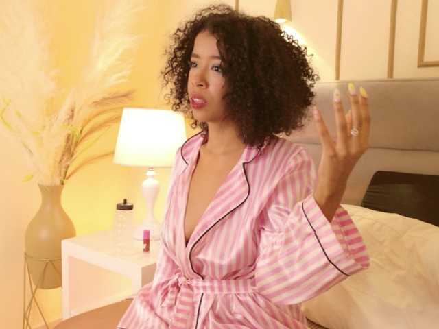Kimmiie live cam on BongaCams