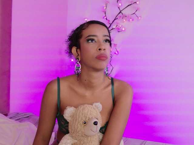 Kimmiie live cam on BongaCams