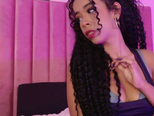 Kimmiie live cam on BongaCams
