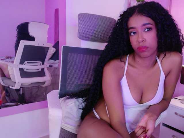 Kimmiie live cam on BongaCams