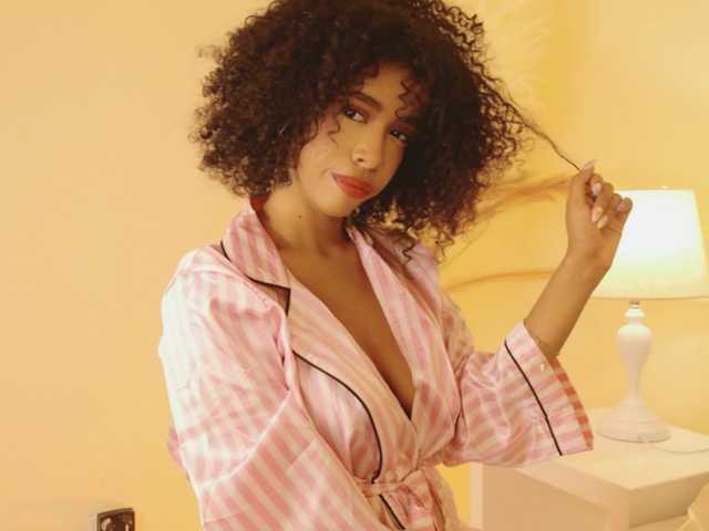 Kimmiie live cam on BongaCams