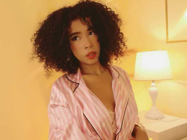 Kimmiie live cam on BongaCams