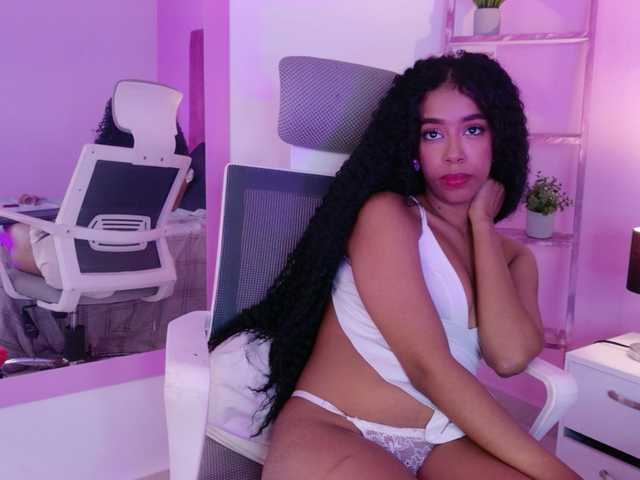 Kimmiie live cam on BongaCams