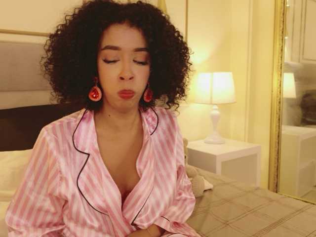 Kimmiie live cam on BongaCams