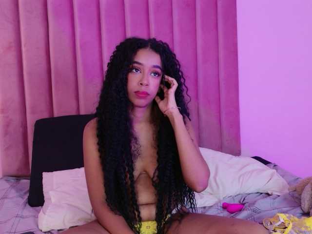Kimmiie live cam on BongaCams