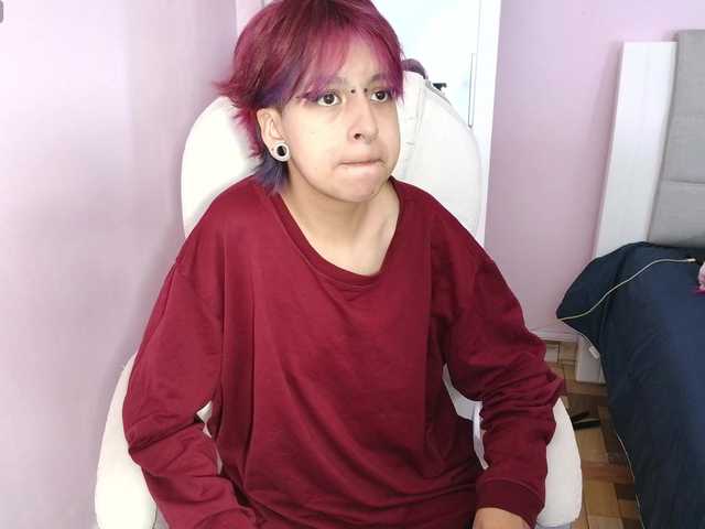 Madewithhell live cam on BongaCams