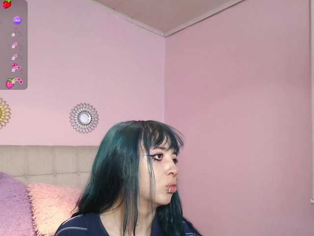 Madewithhell live cam on BongaCams