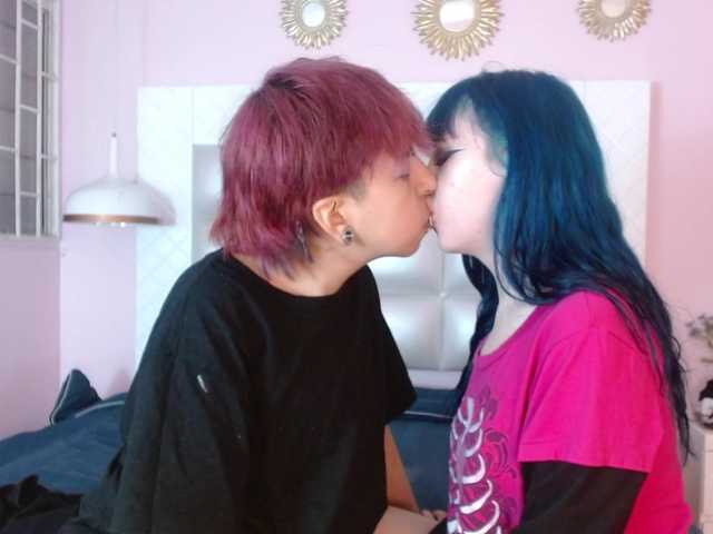 Madewithhell live cam on BongaCams