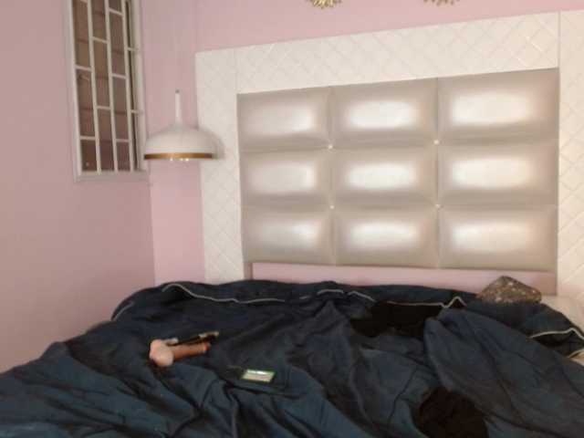 Madewithhell live cam on BongaCams