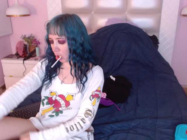 Madewithhell live cam on BongaCams