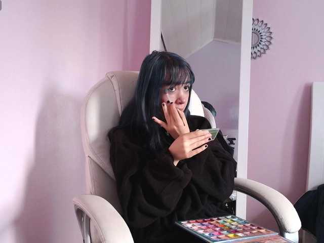 Madewithhell live cam on BongaCams