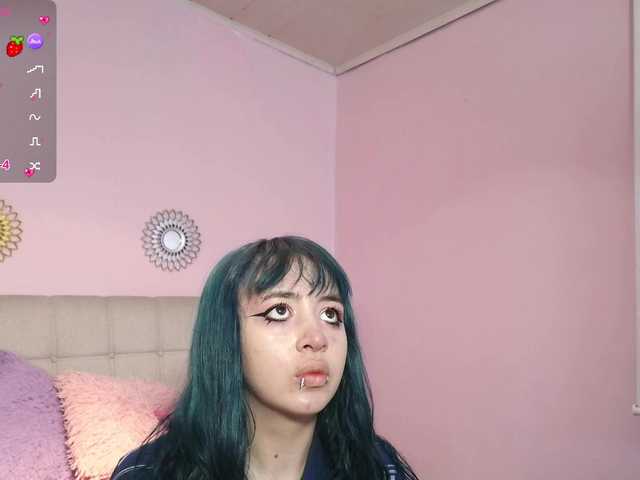 Madewithhell live cam on BongaCams