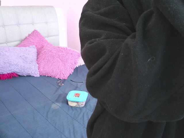 Madewithhell live cam on BongaCams