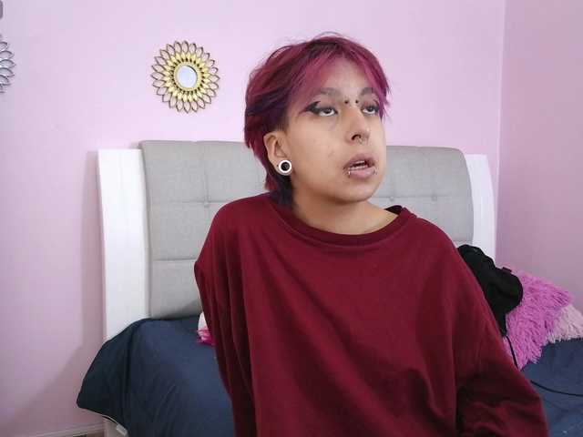 Madewithhell live cam on BongaCams
