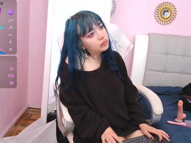 Madewithhell live cam on BongaCams
