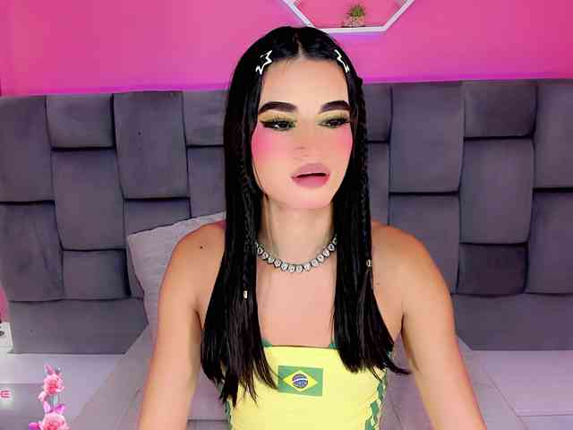 Baddinnerr Live Webcam on BongaCams