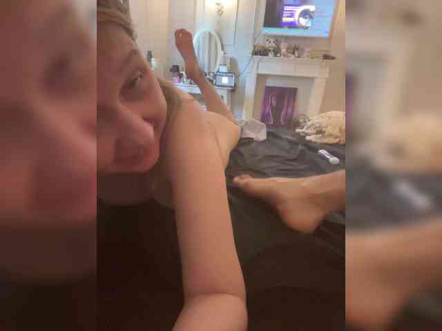 This model is live right now. BunnyGoddess911