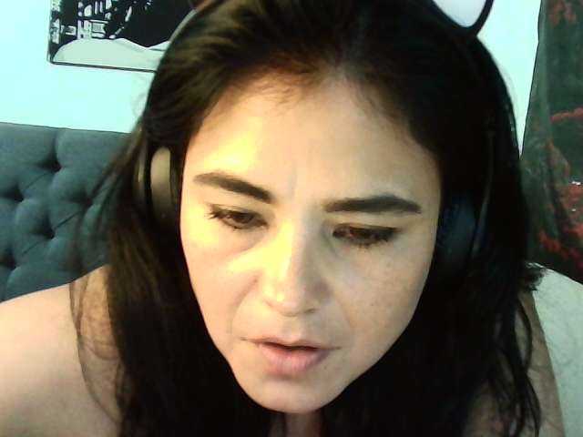 AnieRouse live cam on BongaCams